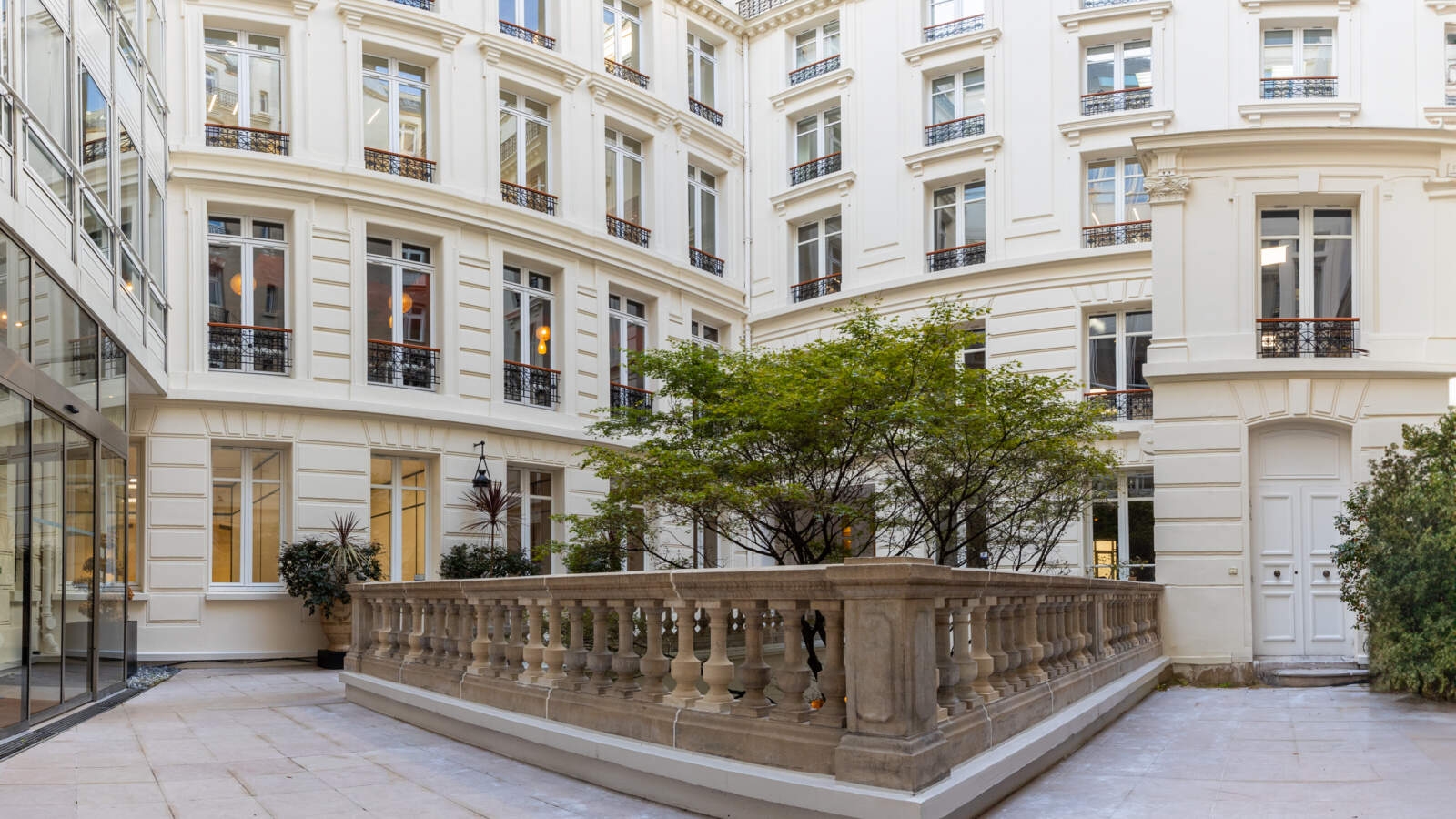 travaux bureaux paris12 10 1600x900 - La rénovation de bureau pour les propriétaires bailleurs à Paris